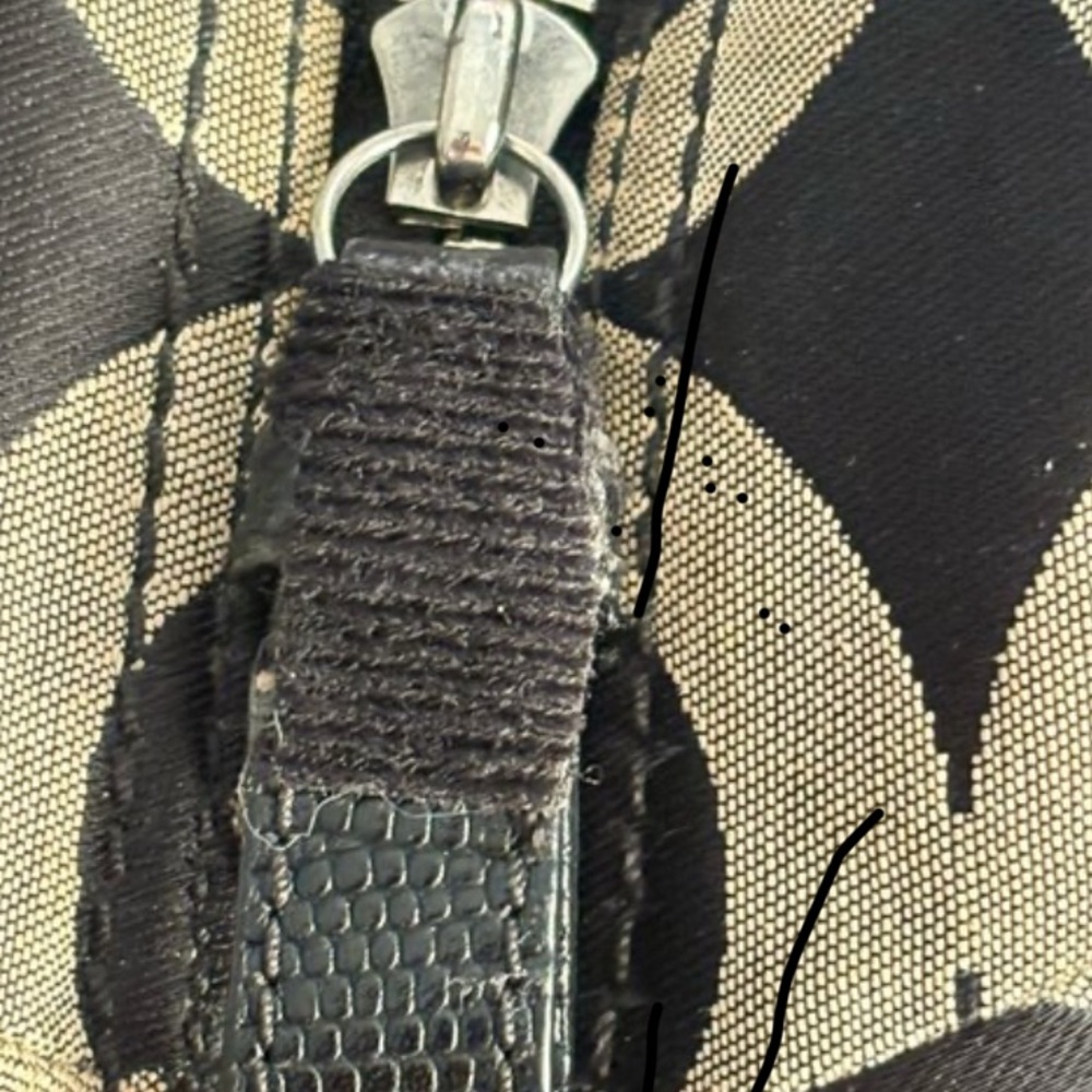 Coach Maggie Madison Signature C’s Shoulder Bag Black Gray, Purple Lining - Picture 16 of 16